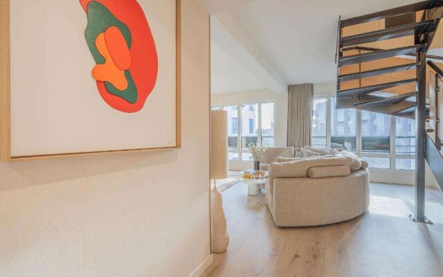 Yuna Porte Maillot - ApartHotel