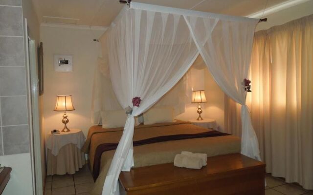 Lilac Lodge-Purple House