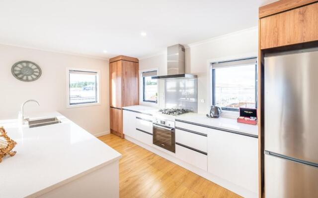 Mirror Lake Apartment