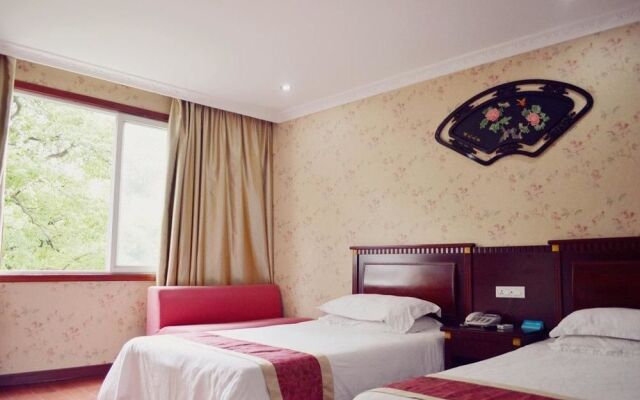 Hushang Hotel