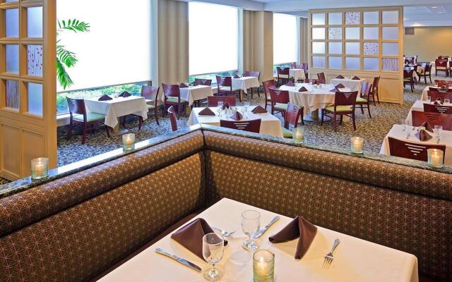 DoubleTree by Hilton New York LaGuardia Airport