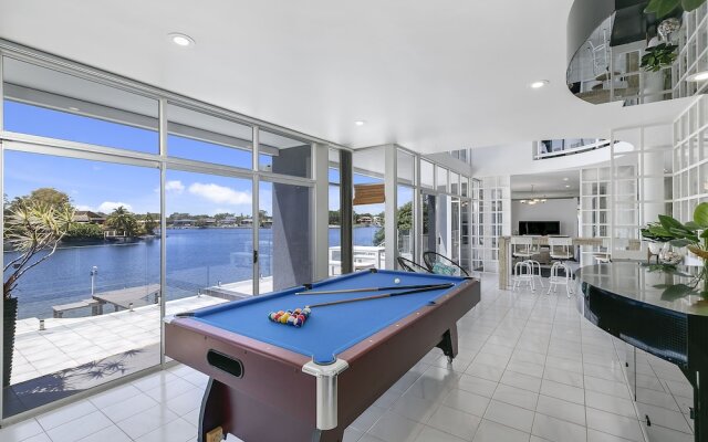 Havana Blue - Large 4 Bedroom Home