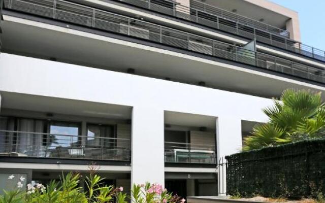 NEW Modern 1BR Apt/Terrace/Parking/Beside Beach