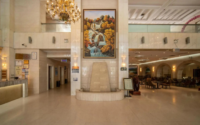 Yilong Hotel