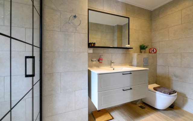 Kannas Mani-Luxury Suites- Adults friendly 14+
