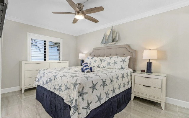 Seaside 101: Oceanview 2br/2ba Condo With Pool, Steps To Beach 2 Bedroom Condo
