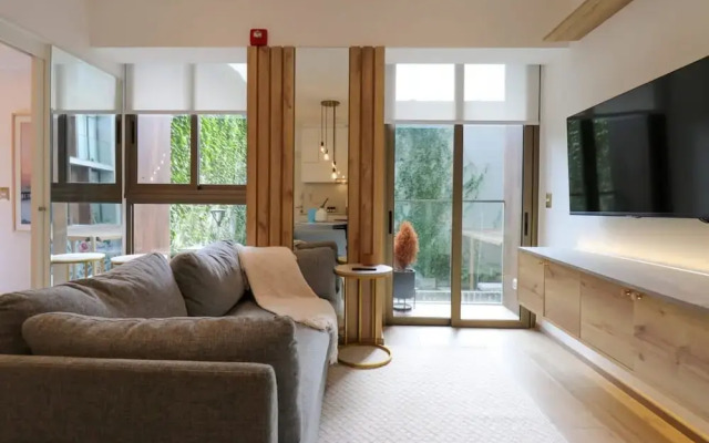 W Loft With Balcony in Luxury Building Barranco