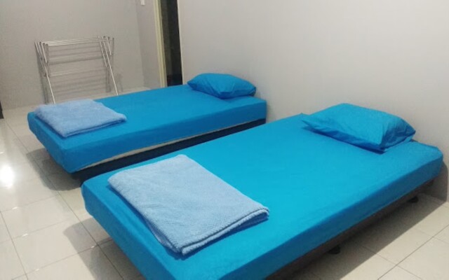 Nabila Syar i Guesthouse by ZUZU