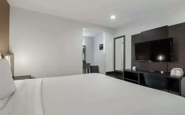 Studio 6 Suites Escondido, CA