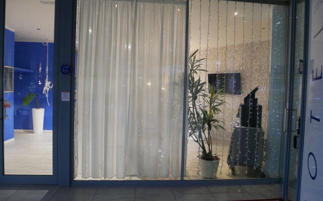 Blue Shades Aparthotel