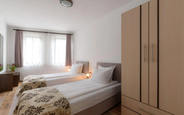 Grand Royale Apartment Complex & Spa