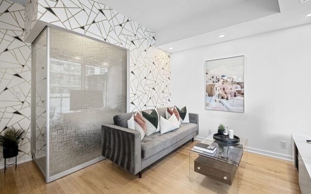 Stallion Suites Opp CN Tower & Scotiabank Arena