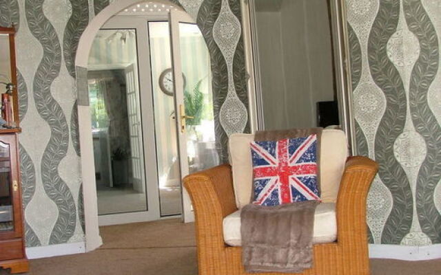Long Chimneys Bed & Breakfast