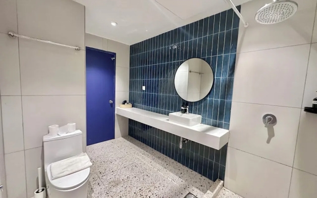 Ukiyo Hotel by manatidur