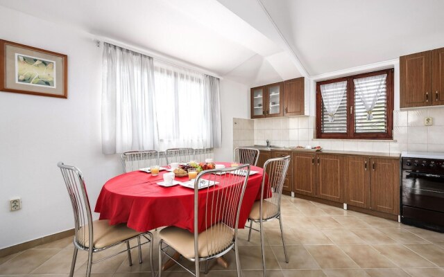 Stunning Home in Liznjan With Wifi and 3 Bedrooms