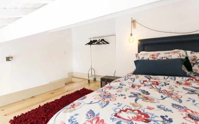 Charming Mezzanine Rooftop View