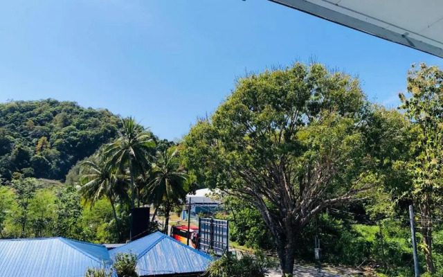 Penarak Bamboo Beach Motel