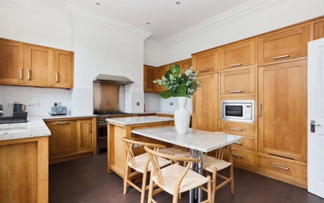 The Hampstead Getaway - Charming 5bdr Home With Conservatory
