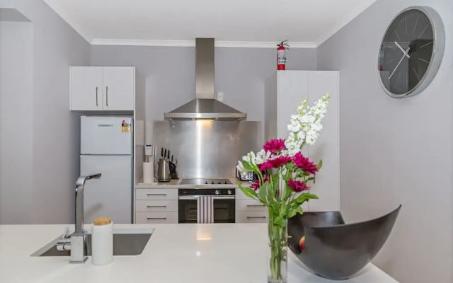 1BR Sub-Penthouse - Panoramic Views