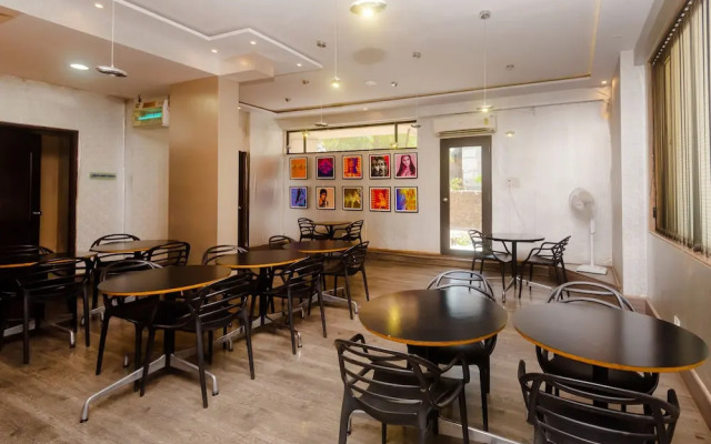 Capital O 40728 Bollywood Design Hotel