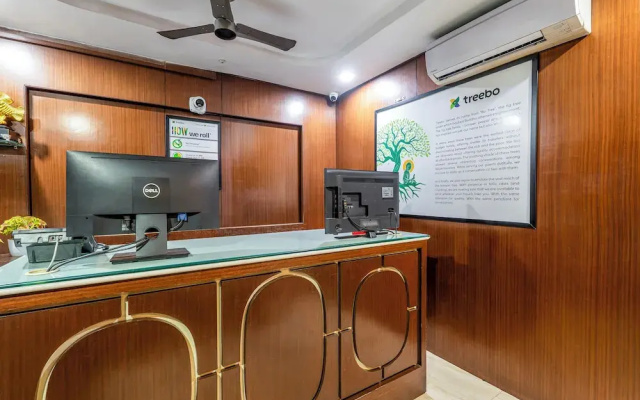 Treebo Marina Grand, Railway Station