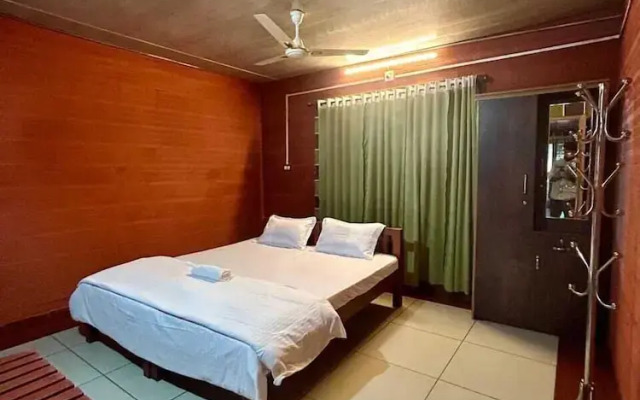 Misty Night Jungle Side Resort