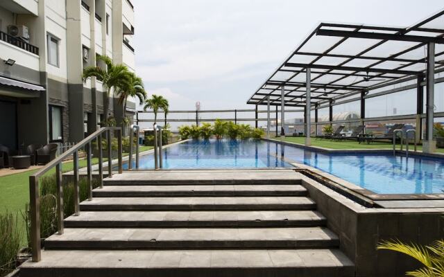 RedDoorz Apartment near Grand City Mall