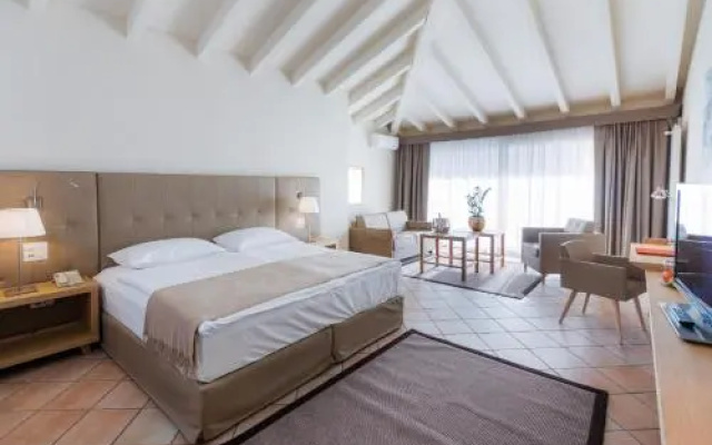 Villa Delta Suites House