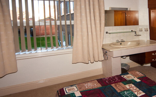 Lyndene Holiday Apartments