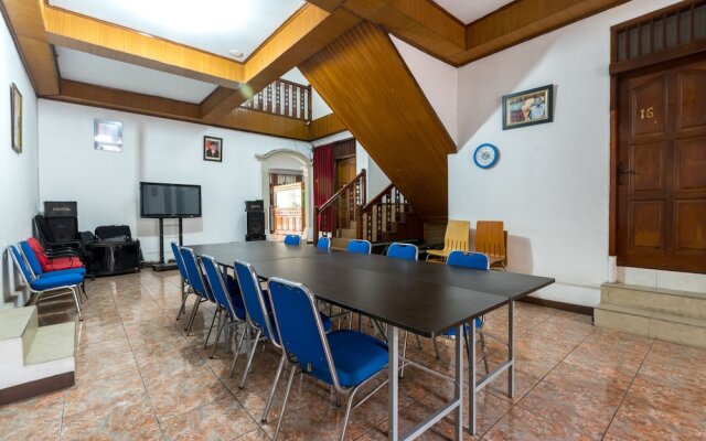 OYO 1421 Kasmaran Guest House Syariah
