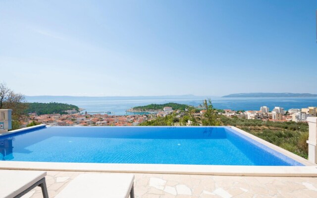 Amazing Home in Makarska With Wifi and 6 Bedrooms