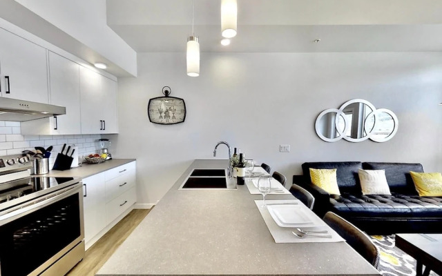 Brand New, Top Floor Condo Downtown