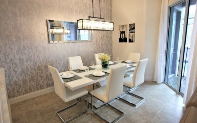 178fr 5 Bedroom Townhouse