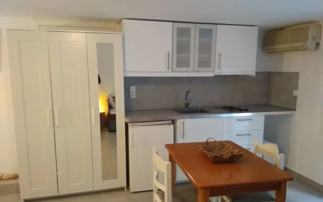 Milos Bay Suites