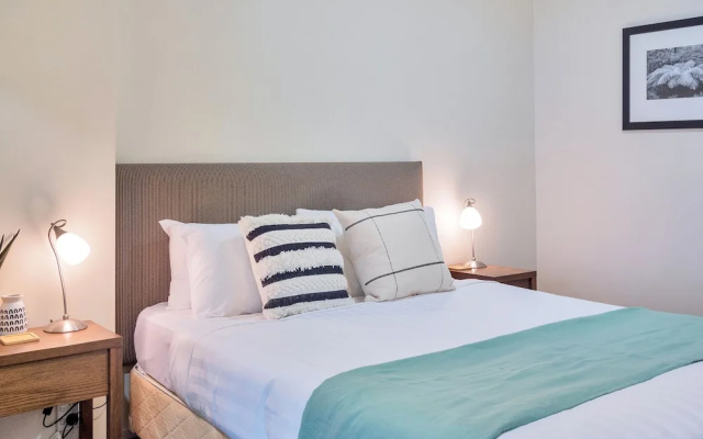 Central Queen St Apartment | Aircon & WiFi – Guest Rooms – Auckland