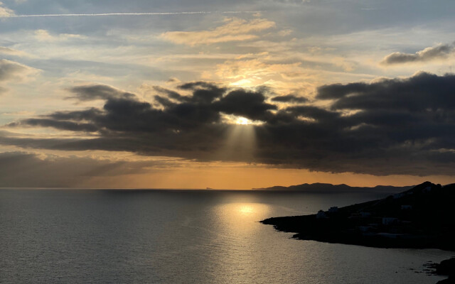 Maison Simone with private heated infinity pool & spectacular sea view