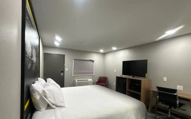 Super 8 BY Wyndham Lubbock Airport