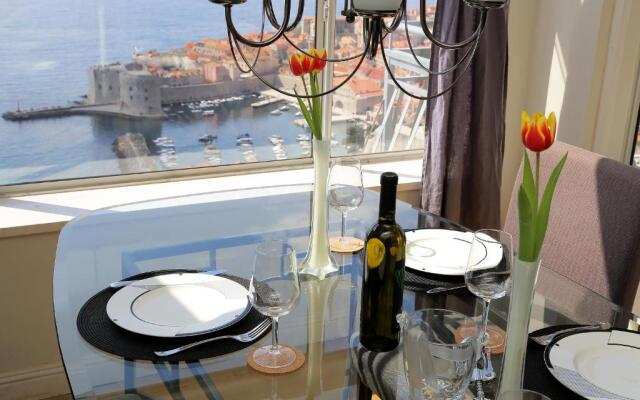 Spacious 2 BR Apt LuxeView- OldTownView, 10min to town