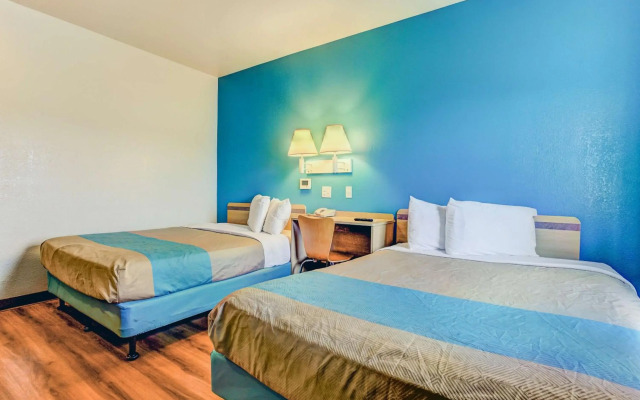 Motel 6 Coos Bay, OR