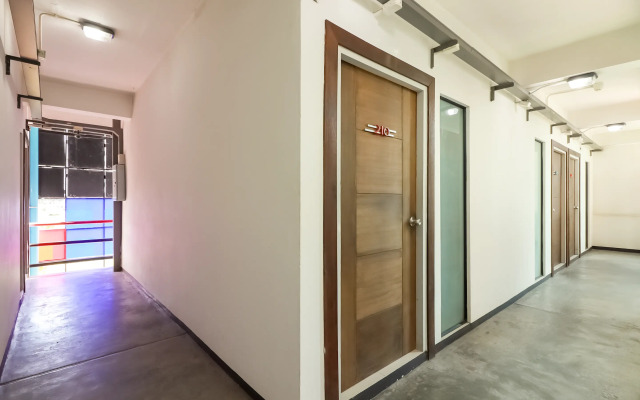 OYO 412 7 Days Hotel