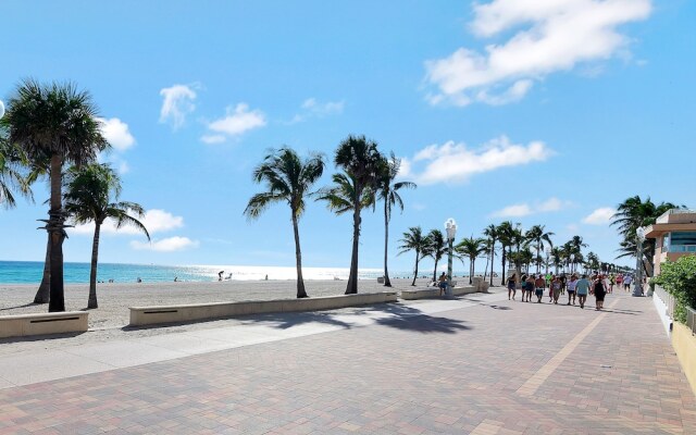 BEACH ROOMS INN - Hollywood Beach