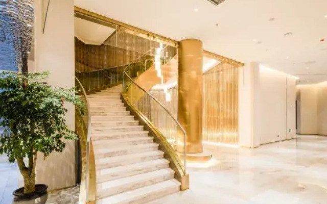 Junlin.Crescent Bay Hotel