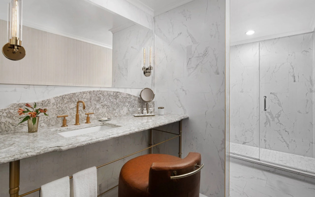 The Drake Oak Brook, Autograph Collection