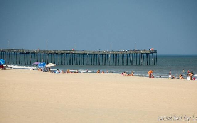 Holiday Inn Express Hotel & Suites Va Beach Oceanfront, an IHG Hotel