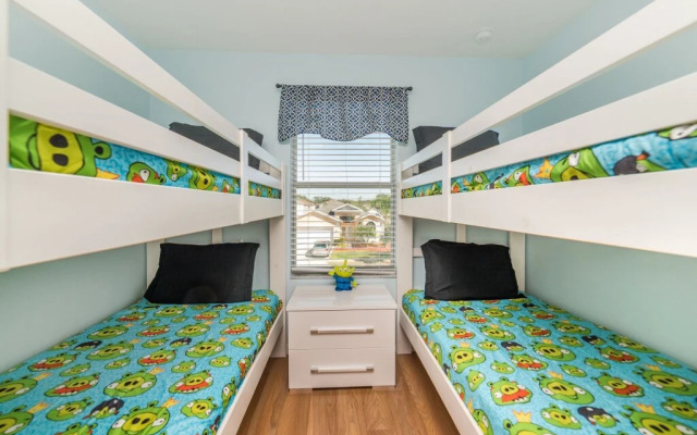 4 BR Crystal Cove Sleeps 10