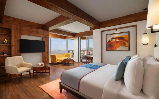 jüSTa Hollow Oak, Mussoorie