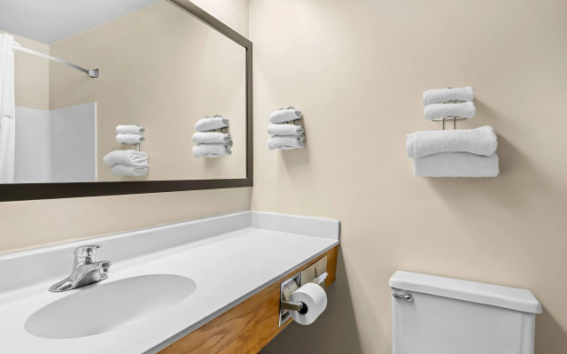 Super 8 by Wyndham Watertown WI