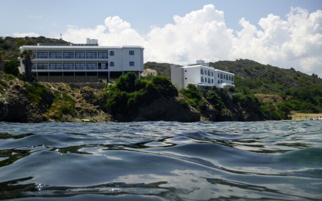 E.J. Pyrgos Bay Hotel