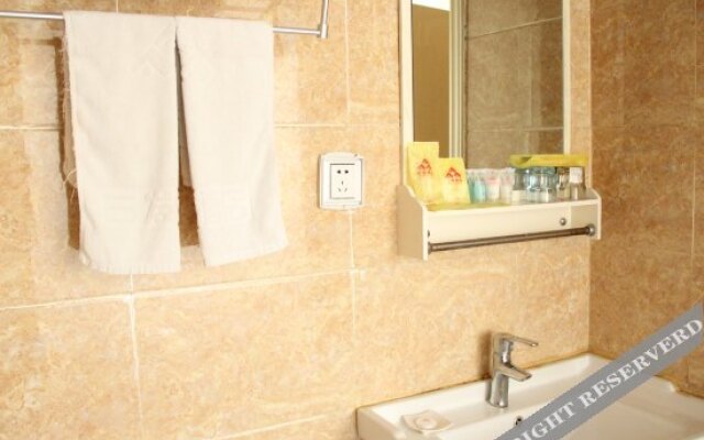 Yuerong Holiday Hotel