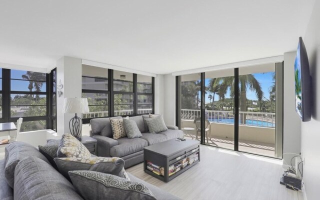 Ideal Beachfront Condo With Pool and two Balconies
